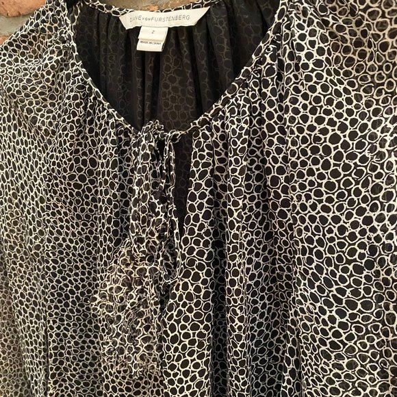Diane Von Furstenberg Silk Blouse (US 2) - Picture 3 of 5